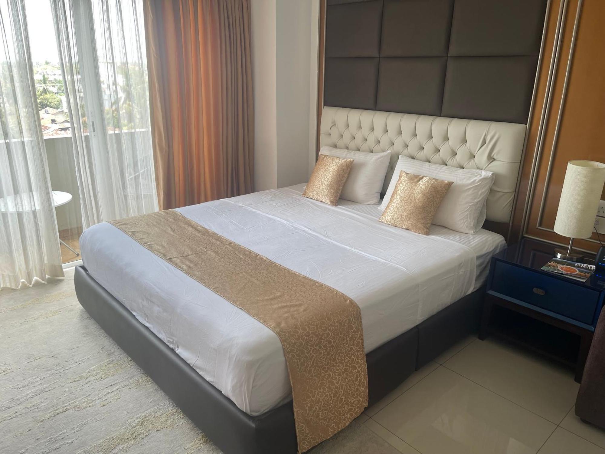 Ocean Breeze Sea View Luxury Apartments Negombo Kültér fotó