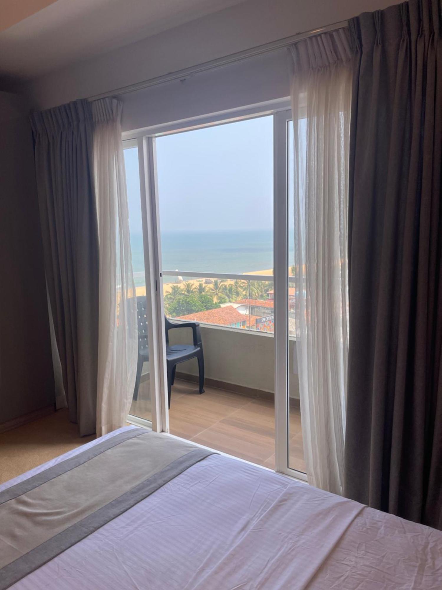 Ocean Breeze Sea View Luxury Apartments Negombo Kültér fotó