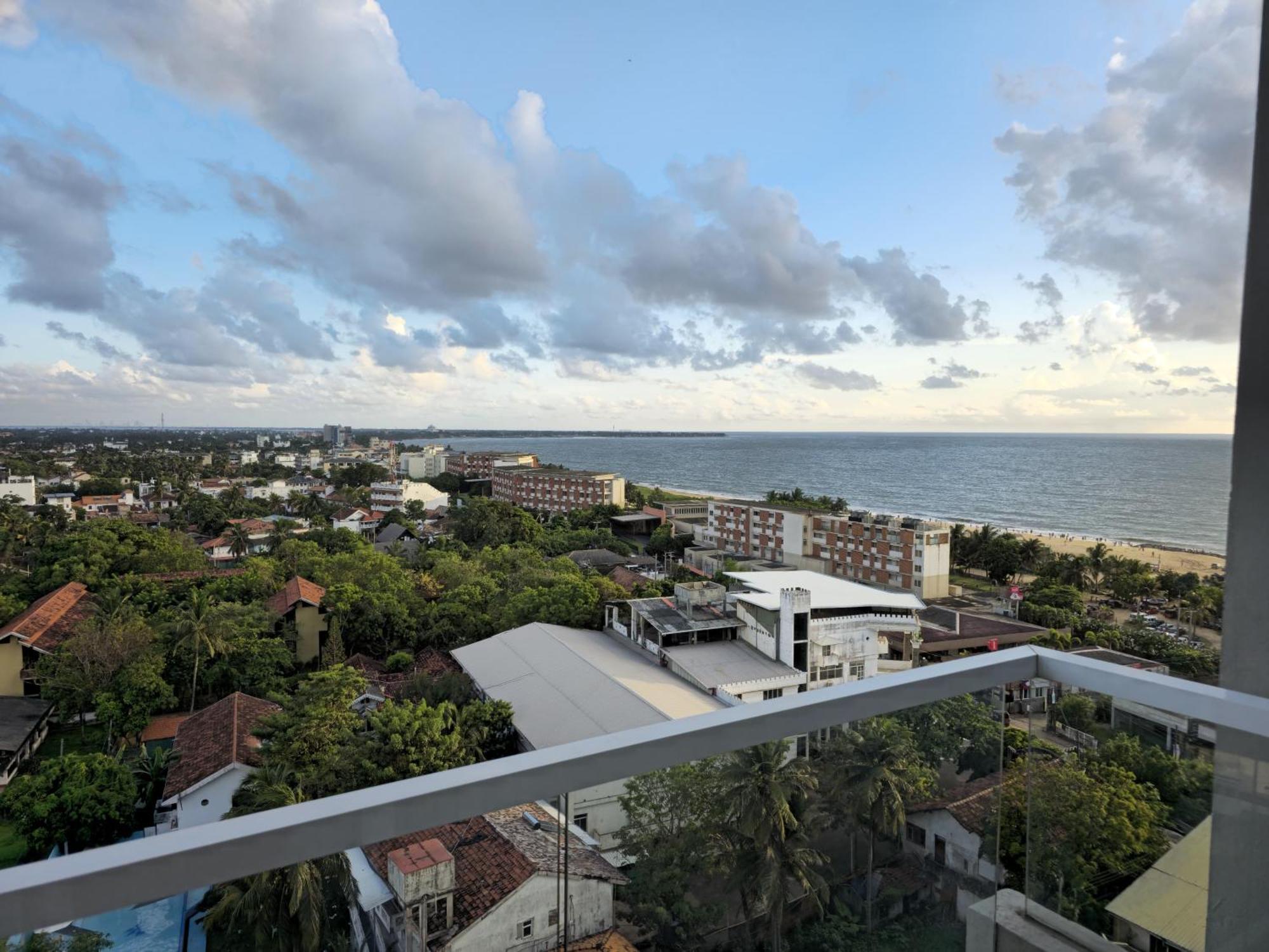 Ocean Breeze Sea View Luxury Apartments Negombo Kültér fotó