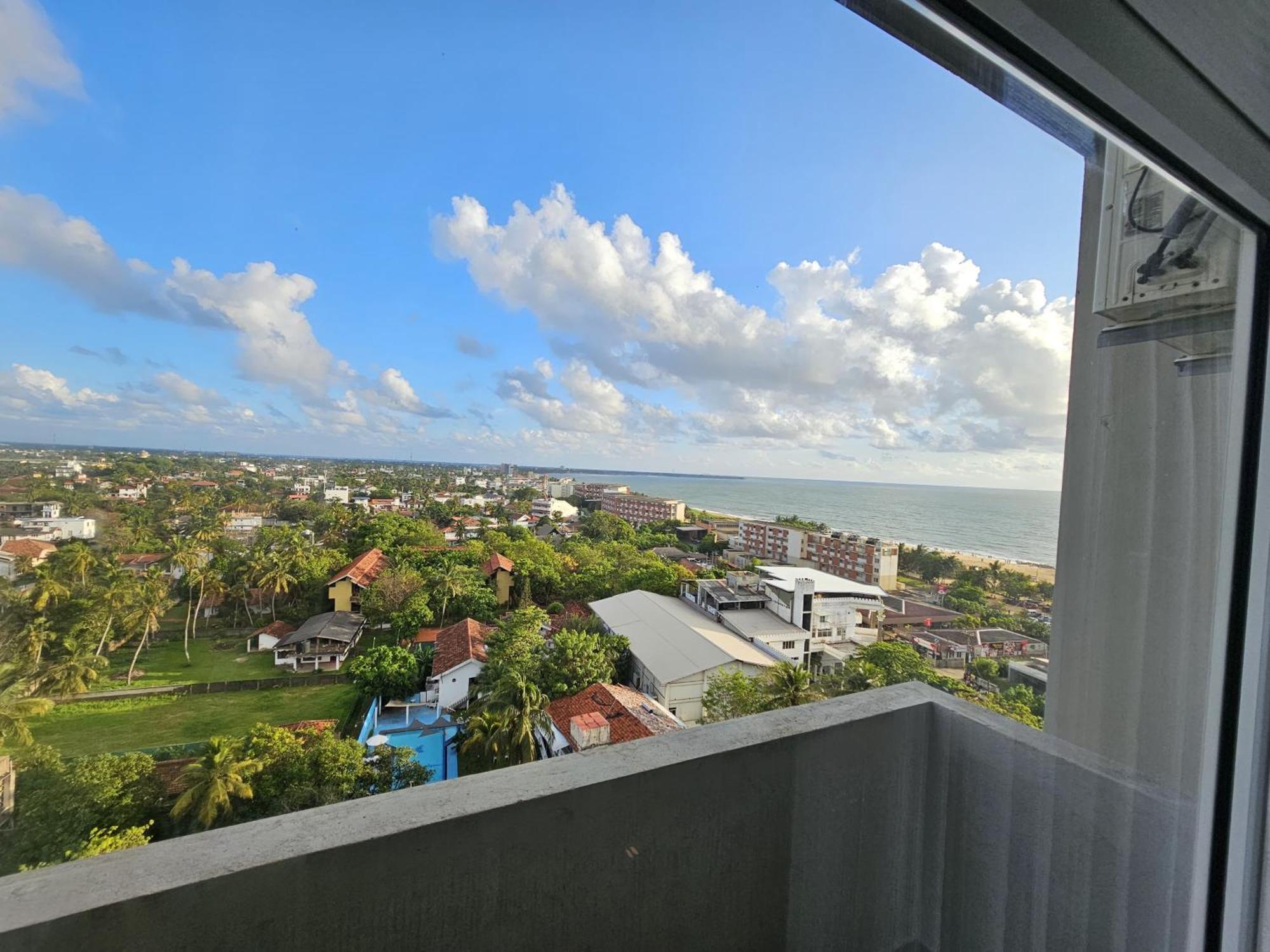 Ocean Breeze Sea View Luxury Apartments Negombo Kültér fotó
