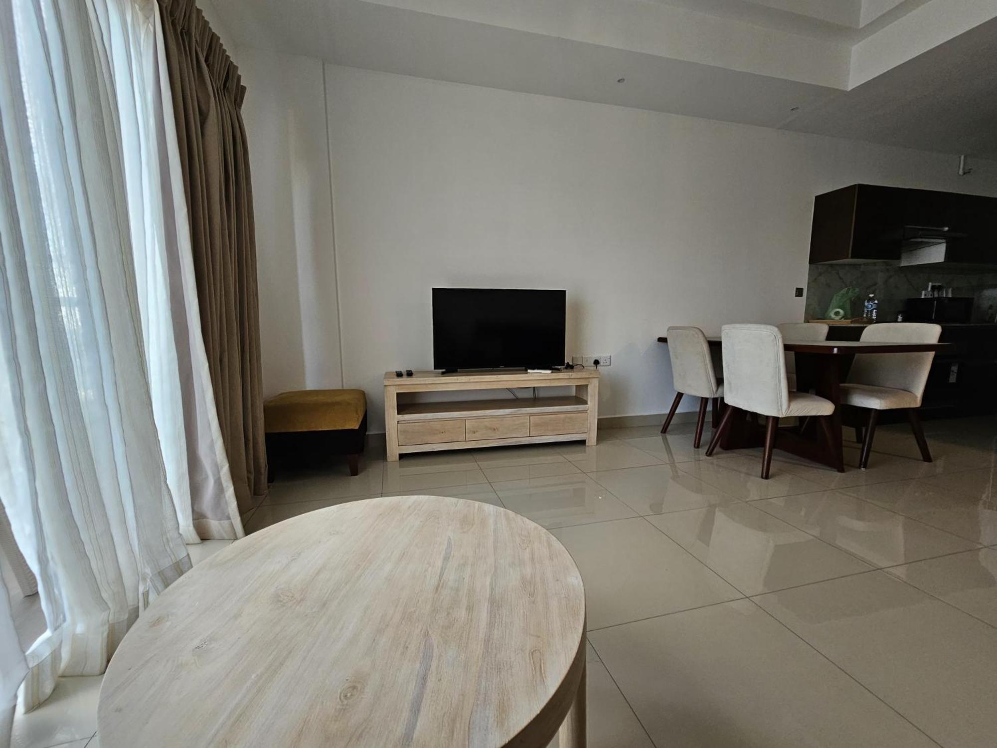 Ocean Breeze Sea View Luxury Apartments Negombo Kültér fotó